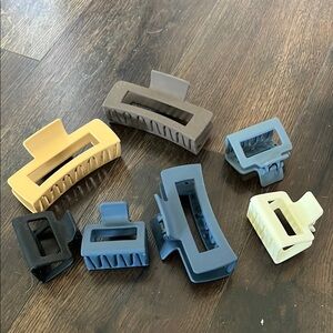 Set of 7 Hair Claw Clips in Assorted Colors and Sizes